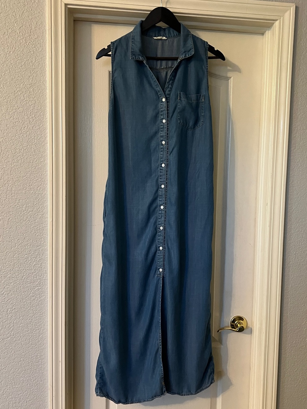 Easel Los Angeles sleeveless button front midi dress-  size M